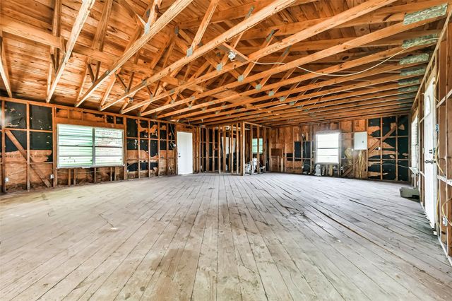 7016 E Hunter Drive, Hitchcock, TX 77563