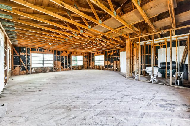 7016 E Hunter Drive, Hitchcock, TX 77563