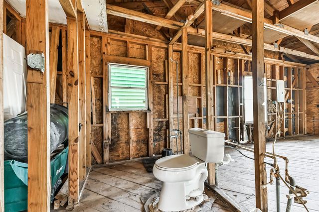 7016 E Hunter Drive, Hitchcock, TX 77563