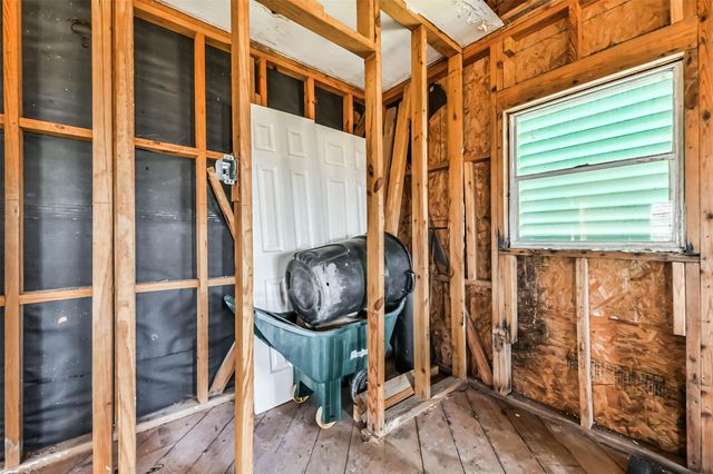 7016 E Hunter Drive, Hitchcock, TX 77563