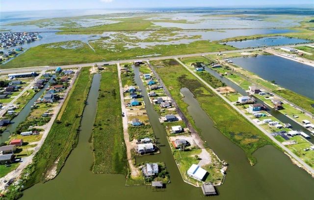 7016 E Hunter Drive, Hitchcock, TX 77563