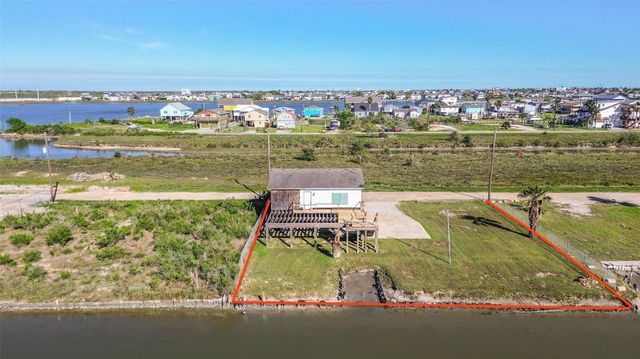 7016 E Hunter Drive, Hitchcock, TX 77563