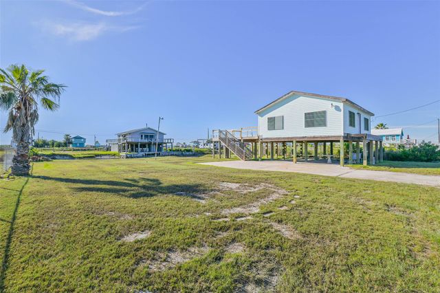 7016 E Hunter Drive, Hitchcock, TX 77563