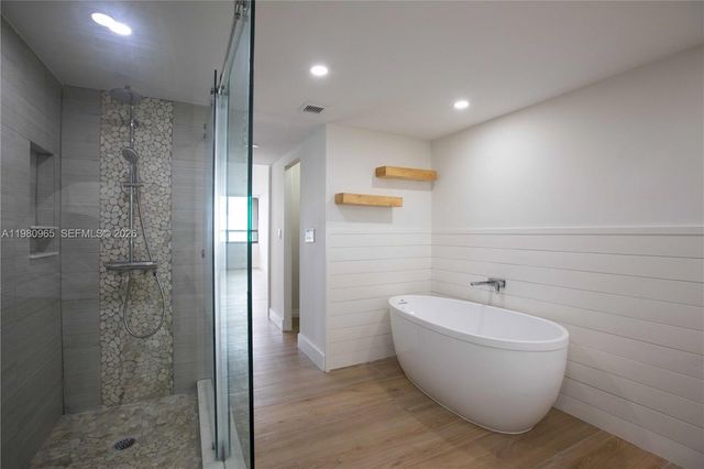 3 Grove Isle Dr C707, Miami, FL 33133