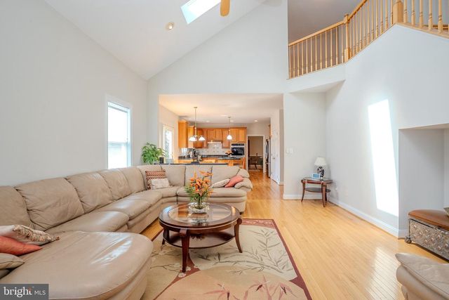 3 COLONIAL COURT, Plainsboro, NJ 08536