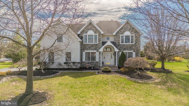 3 COLONIAL COURT, Plainsboro, NJ 08536