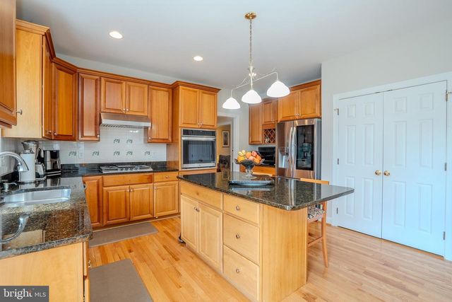 3 COLONIAL COURT, Plainsboro, NJ 08536