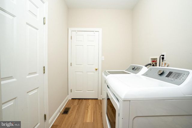 3 COLONIAL COURT, Plainsboro, NJ 08536