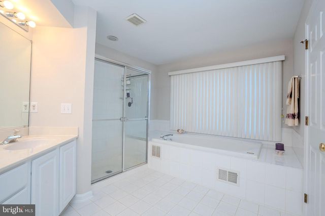 3 COLONIAL COURT, Plainsboro, NJ 08536