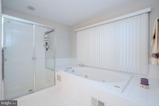 3 COLONIAL COURT, Plainsboro, NJ 08536