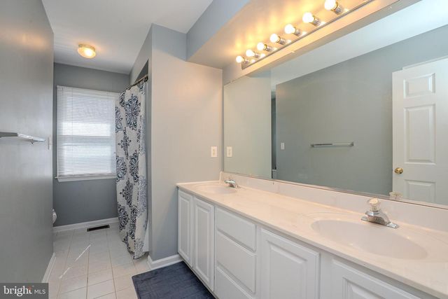 3 COLONIAL COURT, Plainsboro, NJ 08536