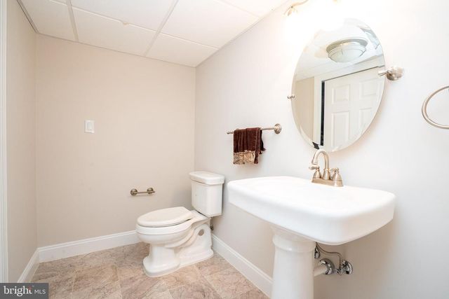 3 COLONIAL COURT, Plainsboro, NJ 08536