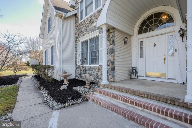 3 COLONIAL COURT, Plainsboro, NJ 08536