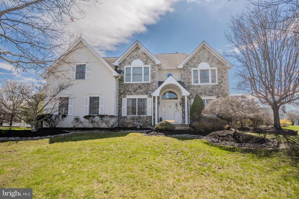 3 COLONIAL COURT, Plainsboro, NJ 08536