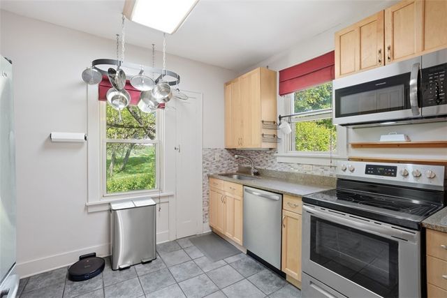 9 Speer Dr, Kennedy Twp, PA 15108