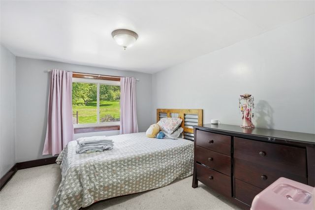 9 Speer Dr, Kennedy Twp, PA 15108