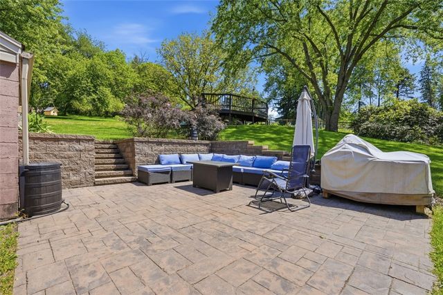 9 Speer Dr, Kennedy Twp, PA 15108