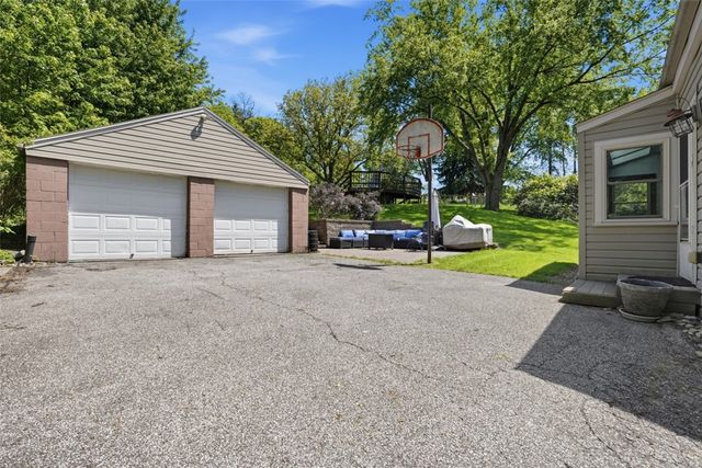 9 Speer Dr, Kennedy Twp, PA 15108