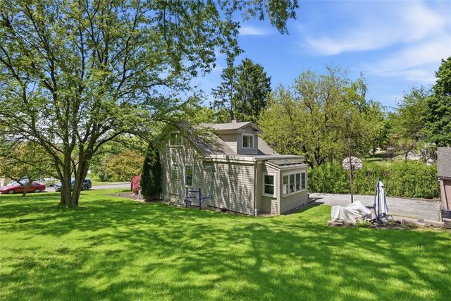 9 Speer Dr, Kennedy Twp, PA 15108