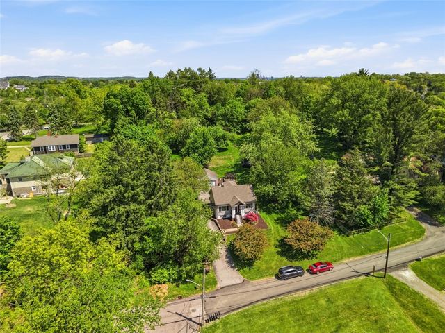 9 Speer Dr, Kennedy Twp, PA 15108