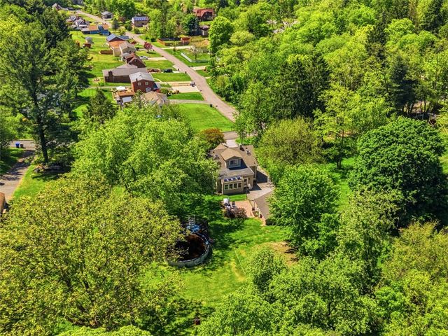 9 Speer Dr, Kennedy Twp, PA 15108
