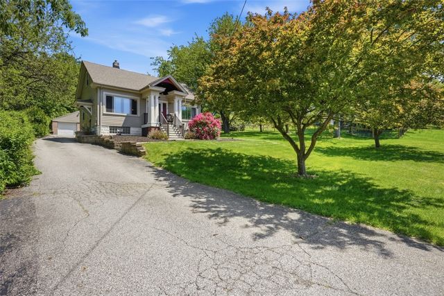 9 Speer Dr, Kennedy Twp, PA 15108