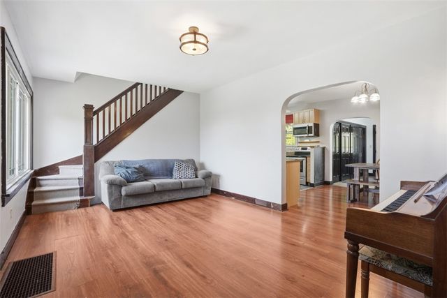 9 Speer Dr, Kennedy Twp, PA 15108