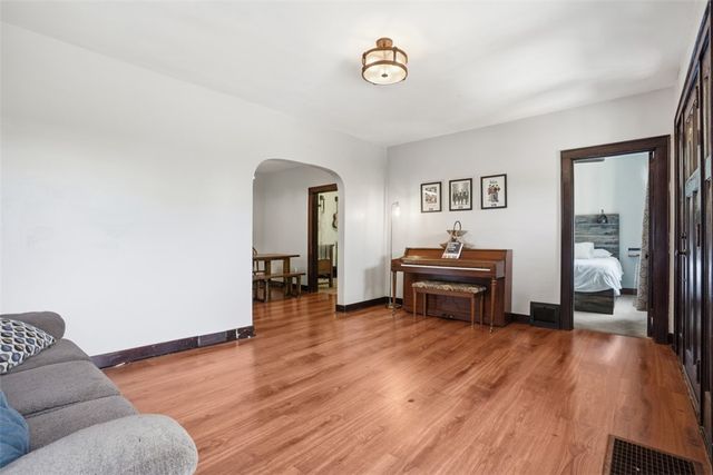 9 Speer Dr, Kennedy Twp, PA 15108