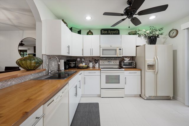 291 Amber Court, Royal Palm Beach, FL 33411