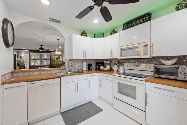291 Amber Court, Royal Palm Beach, FL 33411