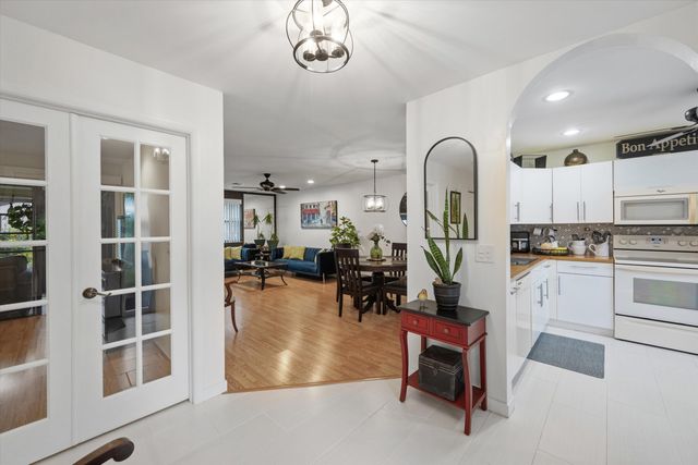 291 Amber Court, Royal Palm Beach, FL 33411