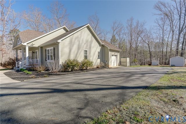 2112 Wood Flower Rd, Powhatan, VA 23139