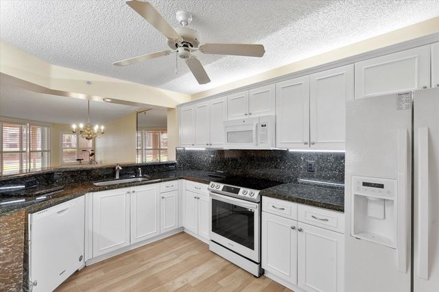 7618 Granville Drive 110-e, Tamarac, FL 33321