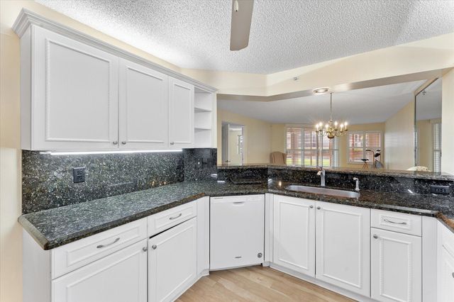 7618 Granville Drive 110-e, Tamarac, FL 33321