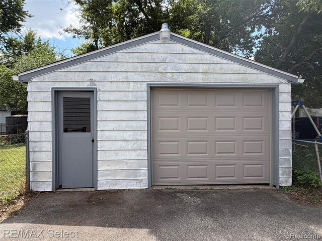 3717 Larchmont Street, Flint, MI 48532