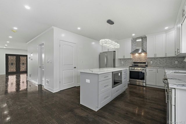 83-41 Little Neck Parkway, Glen Oaks, NY 11004