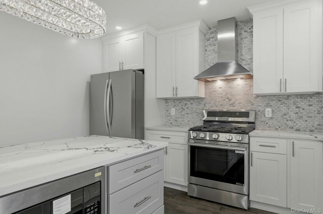 83-41 Little Neck Parkway, Glen Oaks, NY 11004