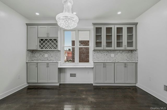 83-41 Little Neck Parkway, Glen Oaks, NY 11004