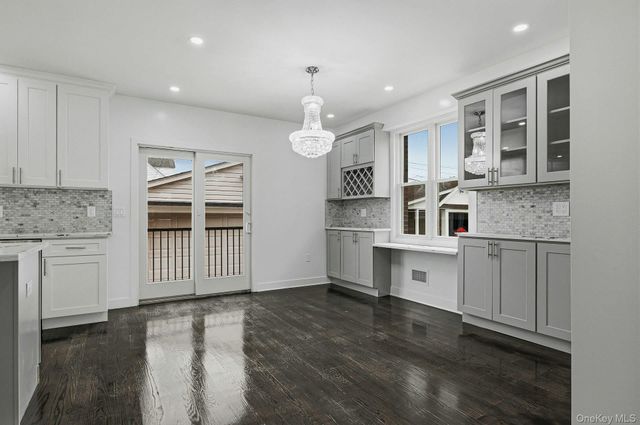 83-41 Little Neck Parkway, Glen Oaks, NY 11004