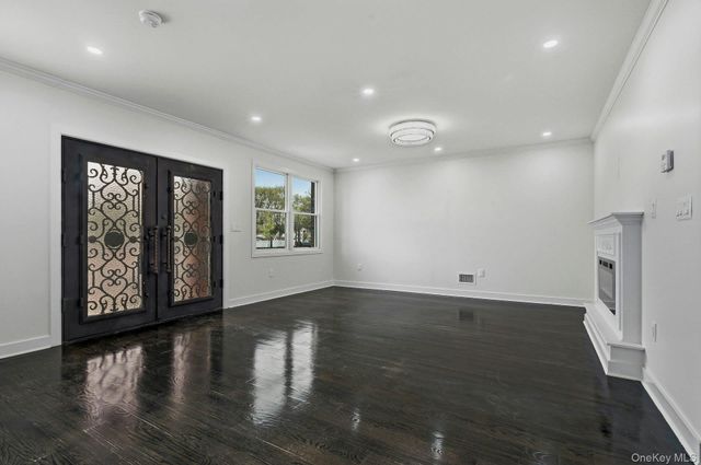 83-41 Little Neck Parkway, Glen Oaks, NY 11004