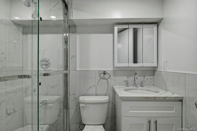 83-41 Little Neck Parkway, Glen Oaks, NY 11004