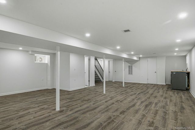 83-41 Little Neck Parkway, Glen Oaks, NY 11004