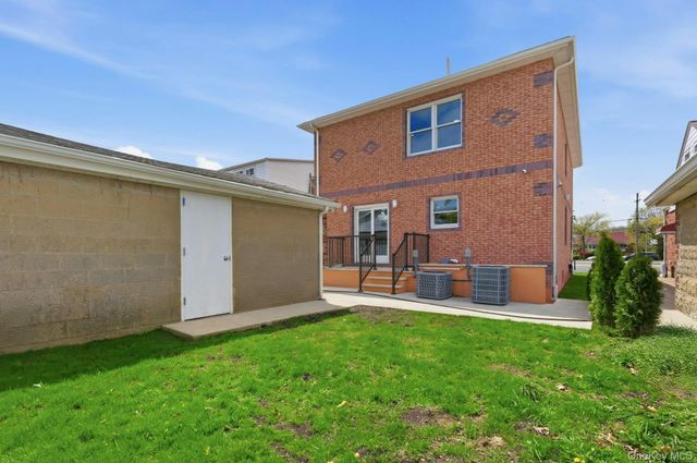 83-41 Little Neck Parkway, Glen Oaks, NY 11004