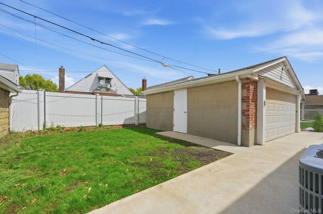 83-41 Little Neck Parkway, Glen Oaks, NY 11004