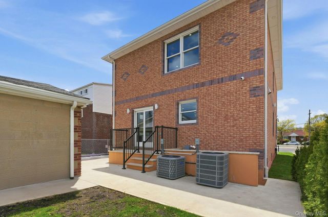 83-41 Little Neck Parkway, Glen Oaks, NY 11004