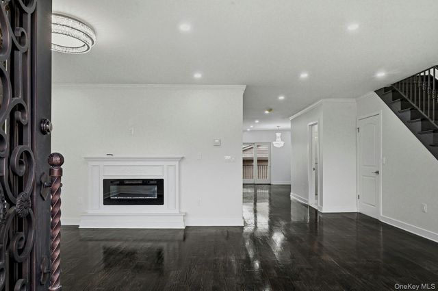 83-41 Little Neck Parkway, Glen Oaks, NY 11004