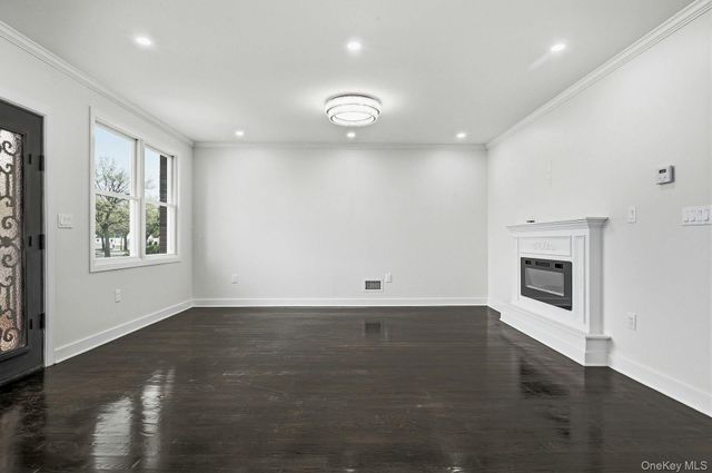 83-41 Little Neck Parkway, Glen Oaks, NY 11004