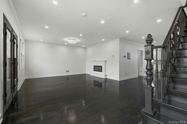 83-41 Little Neck Parkway, Glen Oaks, NY 11004