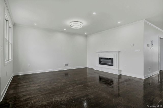 83-41 Little Neck Parkway, Glen Oaks, NY 11004