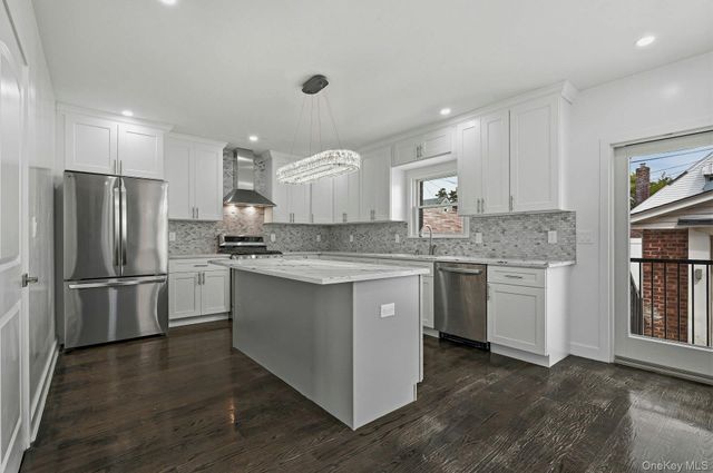 83-41 Little Neck Parkway, Glen Oaks, NY 11004